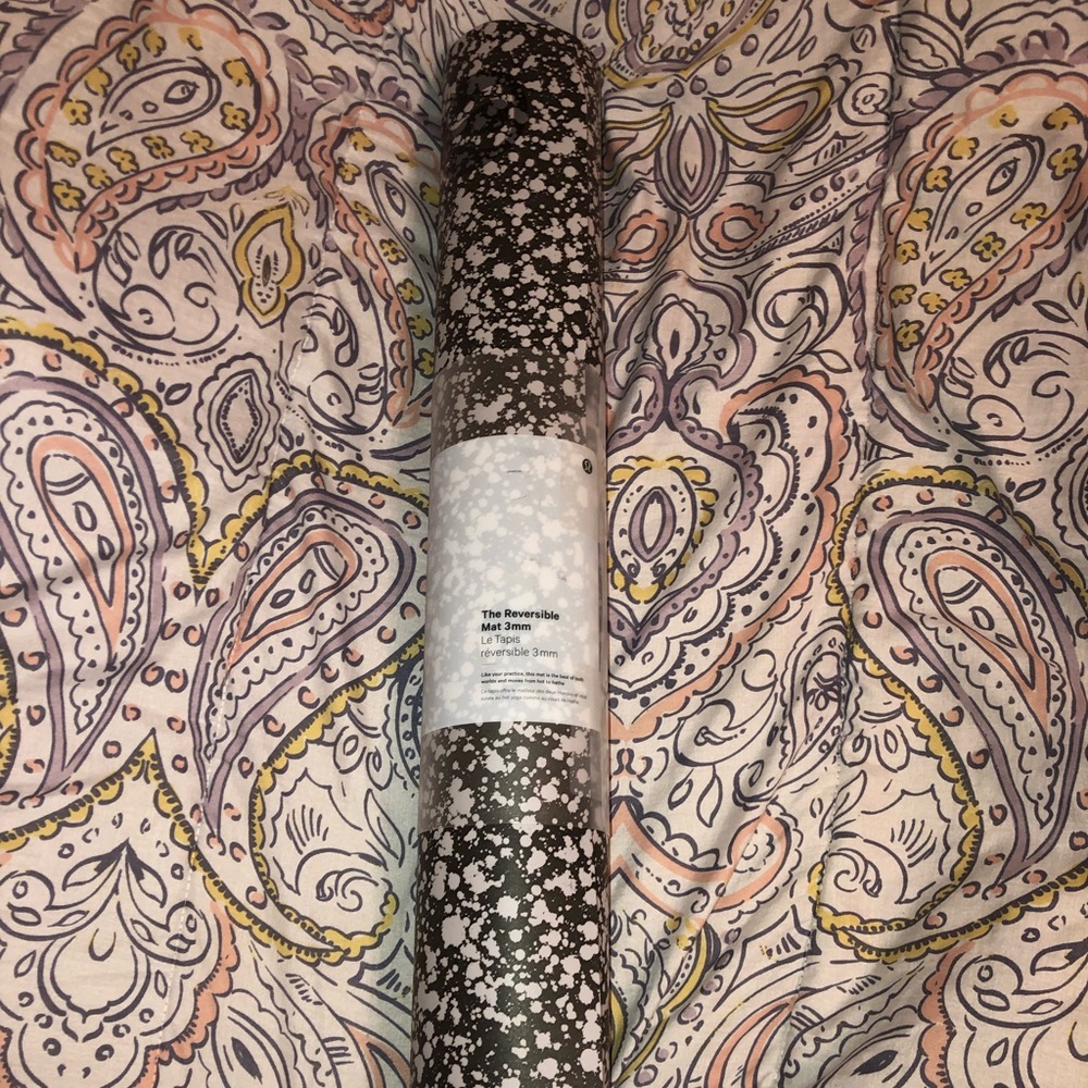 Lululemon yoga mat NWT